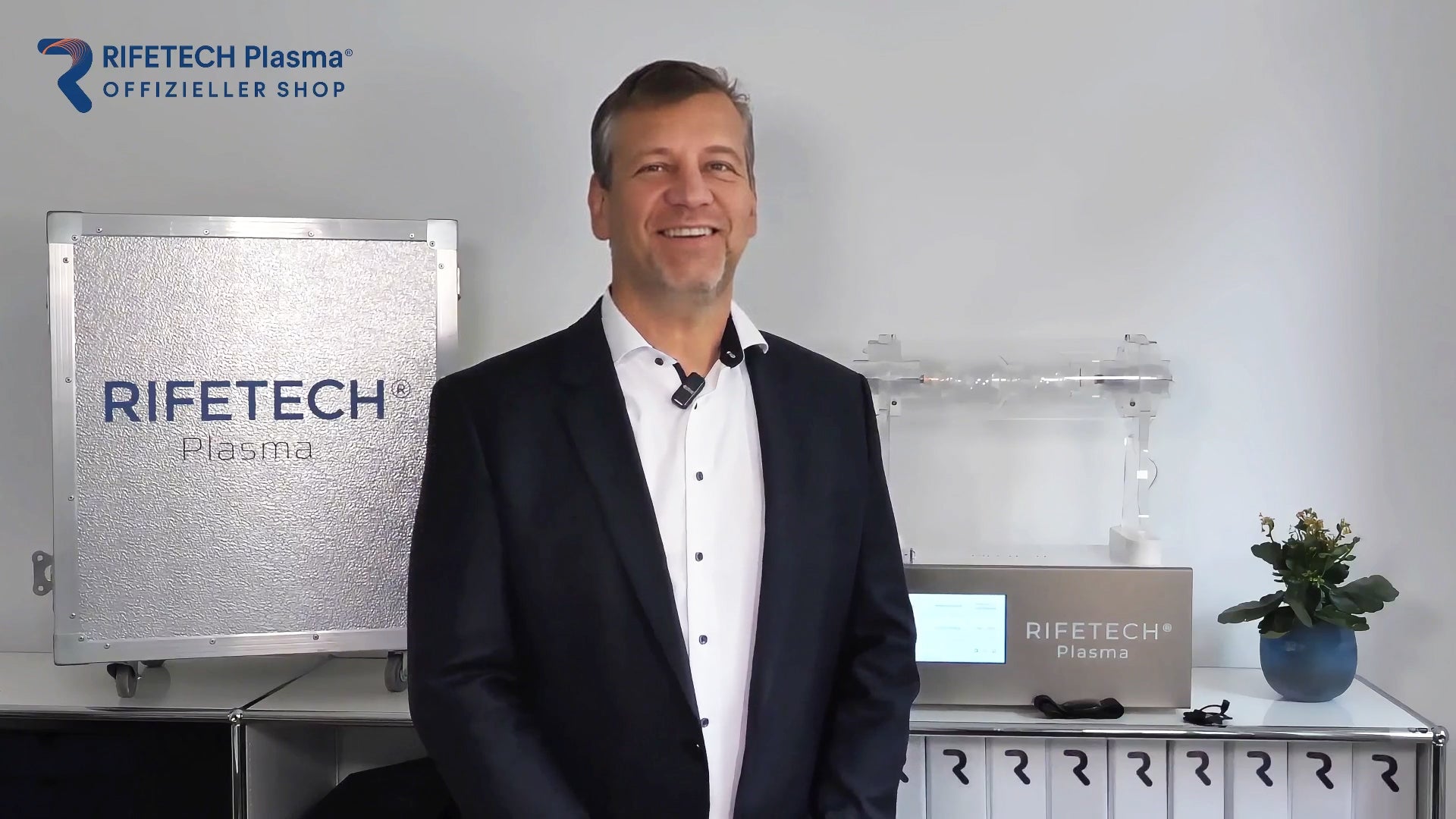 Video laden: Ein persönlicher Gruß unseres Ansprechpartners verbunden mit einem kurzen Einblick in das Rifetech Plasma-Gerät.